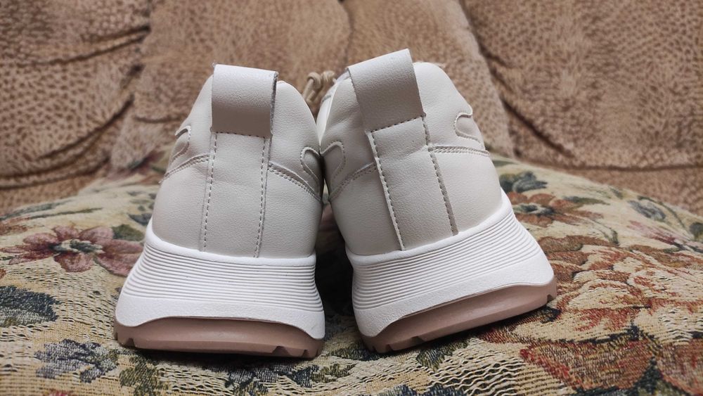 Продам кроссовки кожа GLOMALI