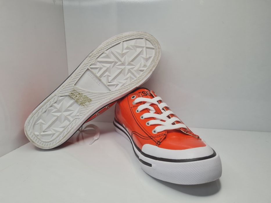 Кецове Diesel S-Athos Low

Чисто нови с кутия. 

Размер 42.5 стелка 27