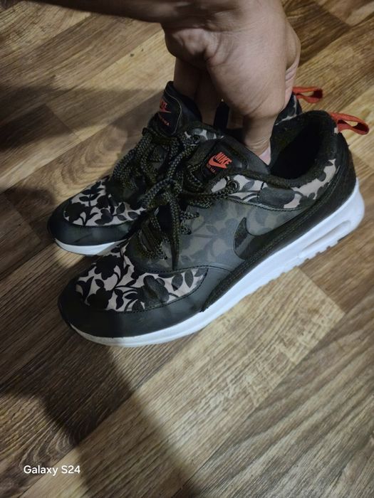 Adidași Nike x Liberty Air Max Thea Vachetta Tan 

În stare bună , Predare personală doar în Oradea 

Informații despre produs

Marca : Nike

Nr : 38,