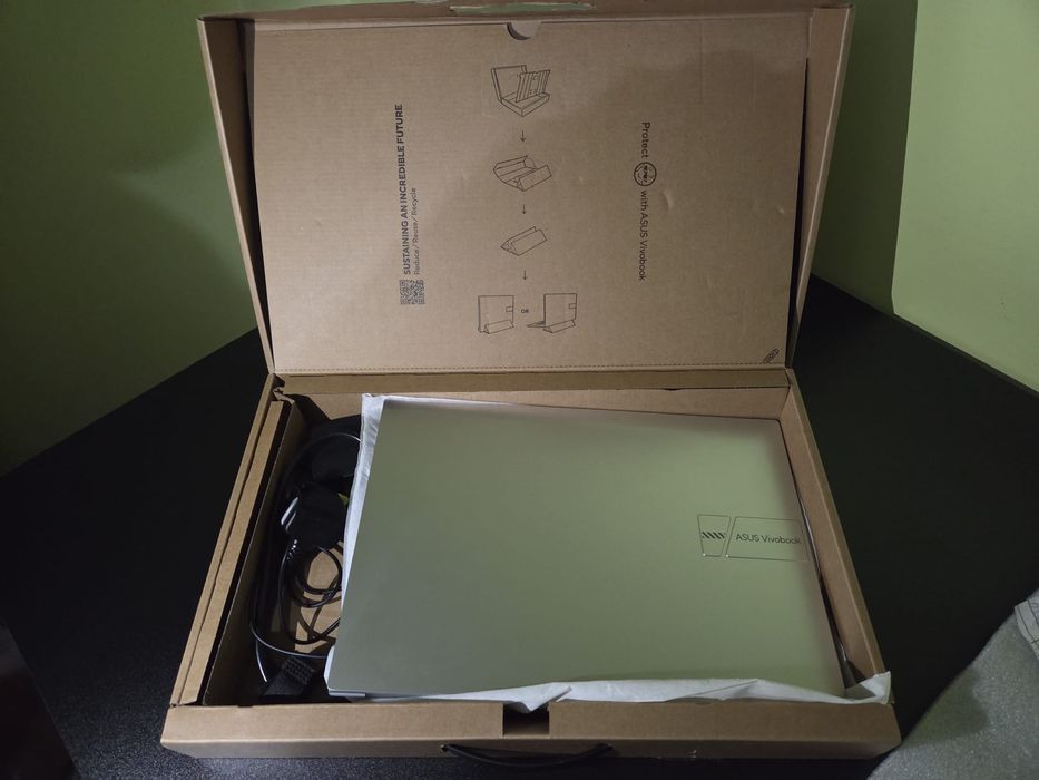 Laptop Asus Vivobook 16 in cutie