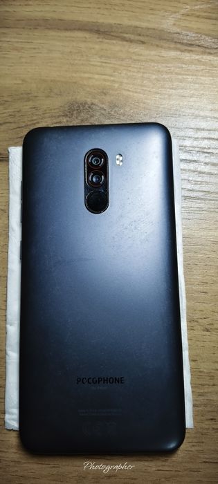 Poco F1 6/64gb без чехла