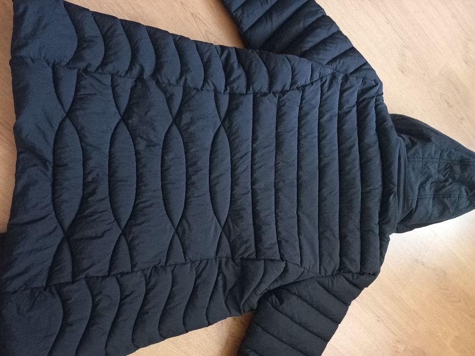 Продавам ново ,много топло ,леко зимно яке .