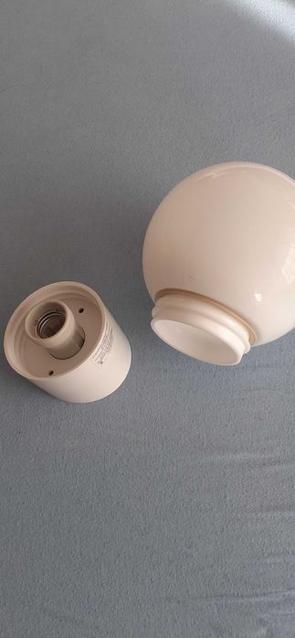 Стенна и лампа за баня