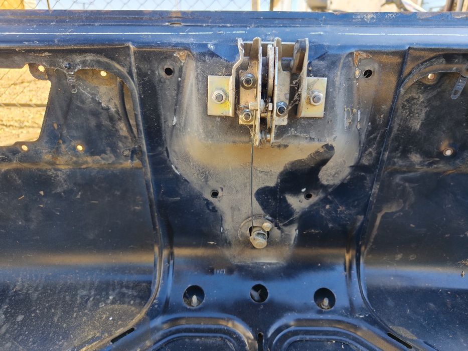 Продам багажник и дверь от 2115