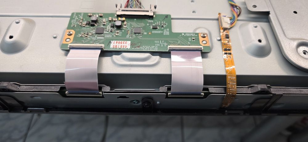 Tv 3d ambilight philips 42pfh6309/88  display lg imagine deosebita