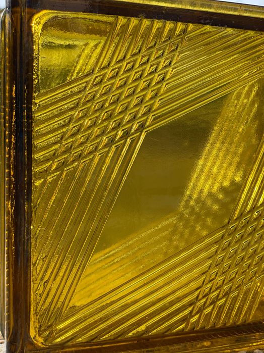 Златни / жълти стъклени тухли