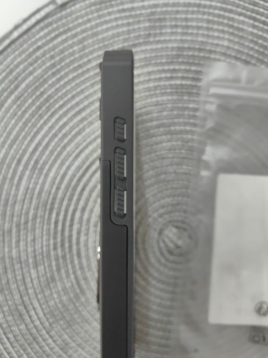 Продавам Case за Iphone 16pro max (Heavy duty)