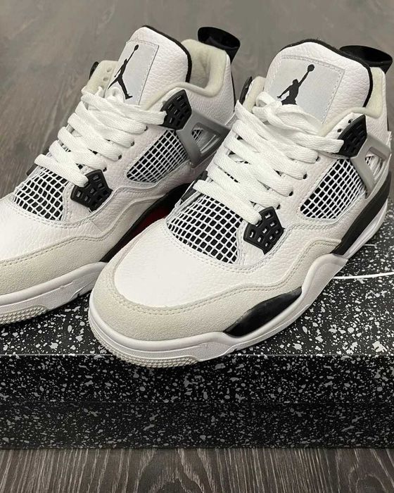 Jordan 4 Military Black - La reducere