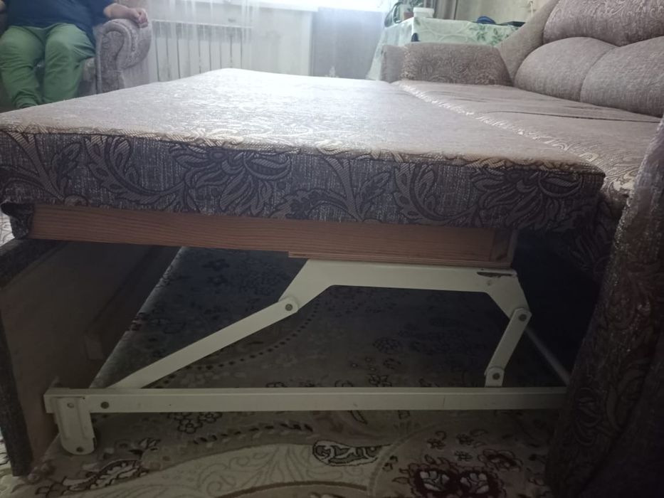 Продам диван и два кресла