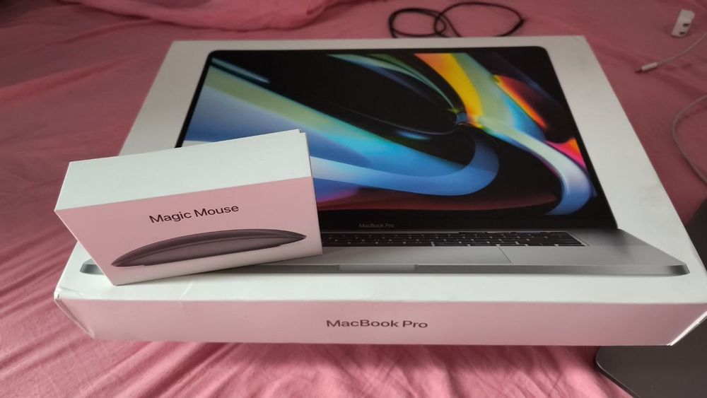 Macbook pro 16 dyum Yangidek 1tb