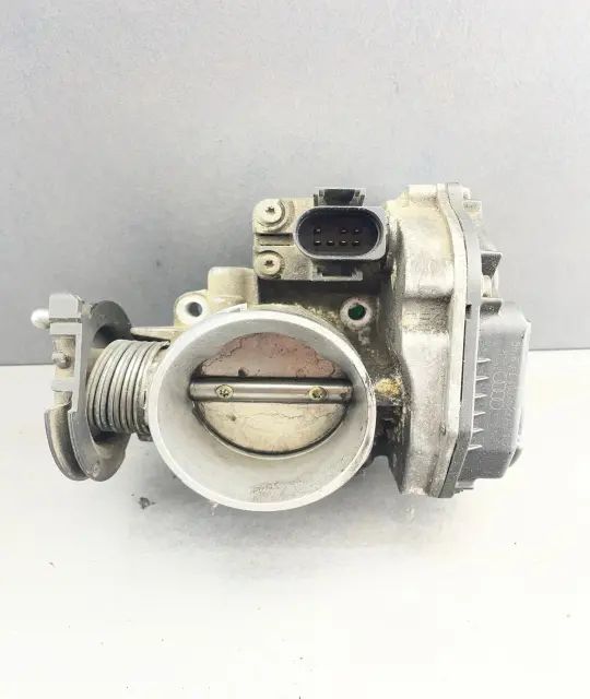 Clapeta acceleratie 058 133 063 C Volkswagen VW Passat 2003