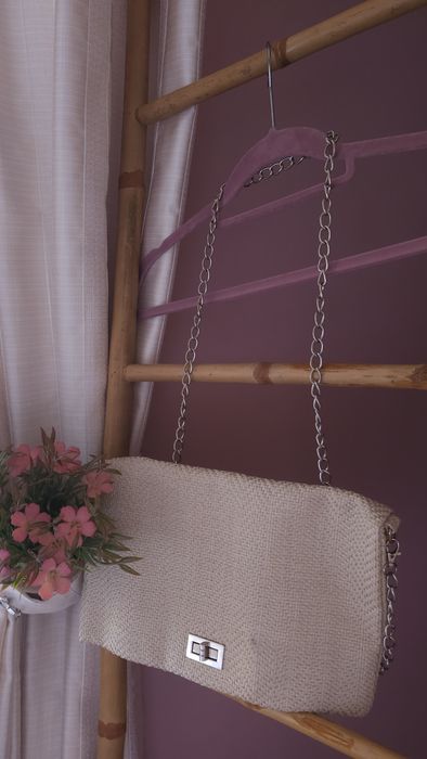 Уникална селекция чанти и портмонета Calvin Klein, Guess, David Jones