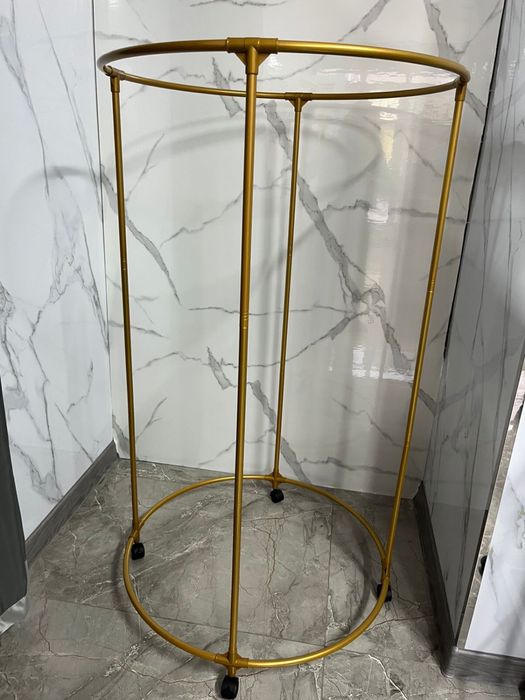 Продаютя вешалки