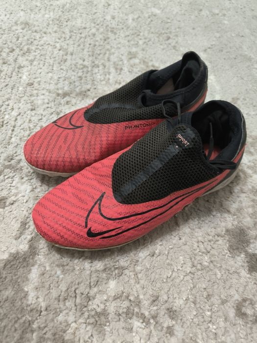 Ghete de fotbal Nike Phantom