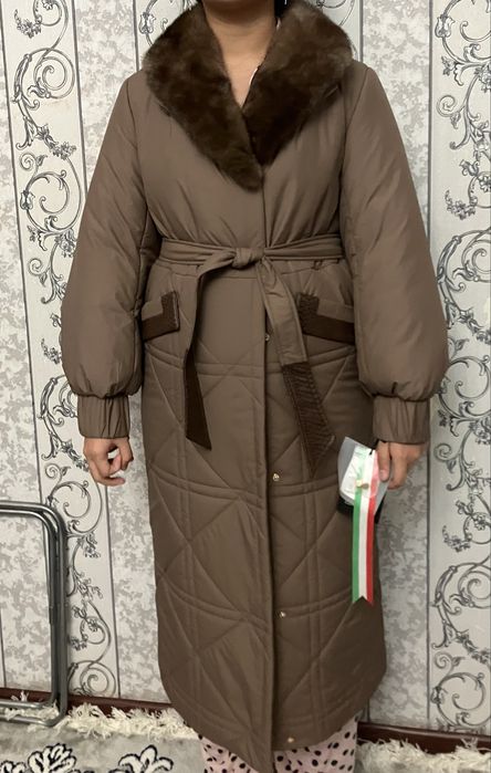 Продам пальто Max Mara, наполнитель верблюжка, норковый воротник