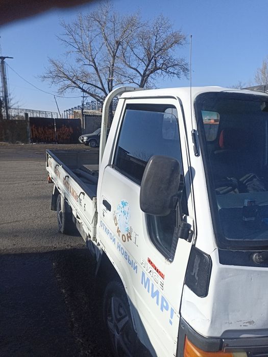 Продам  мини грузовик Toyota Hiace