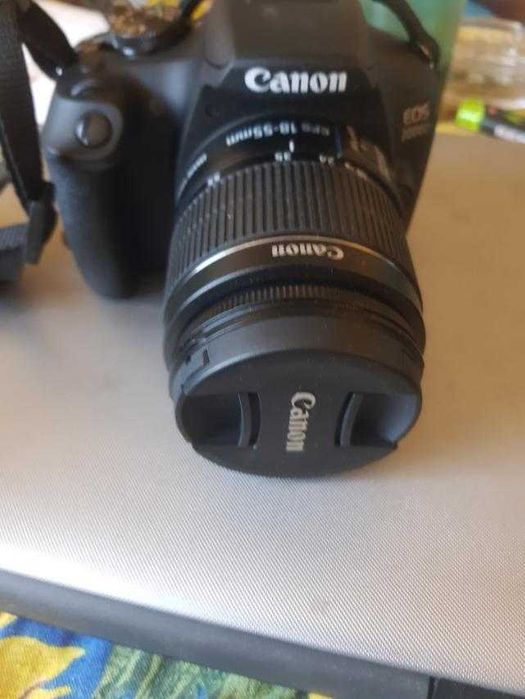 Продавам Фотоапарат Canon EOS 2000 със стойка