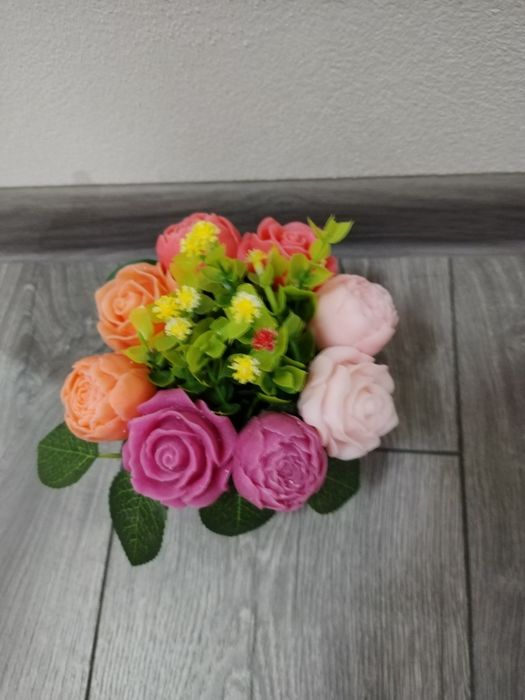 Aranjament floral parfumat din baza de săpun natural