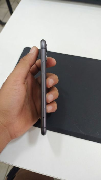 Продаю IPhone 11