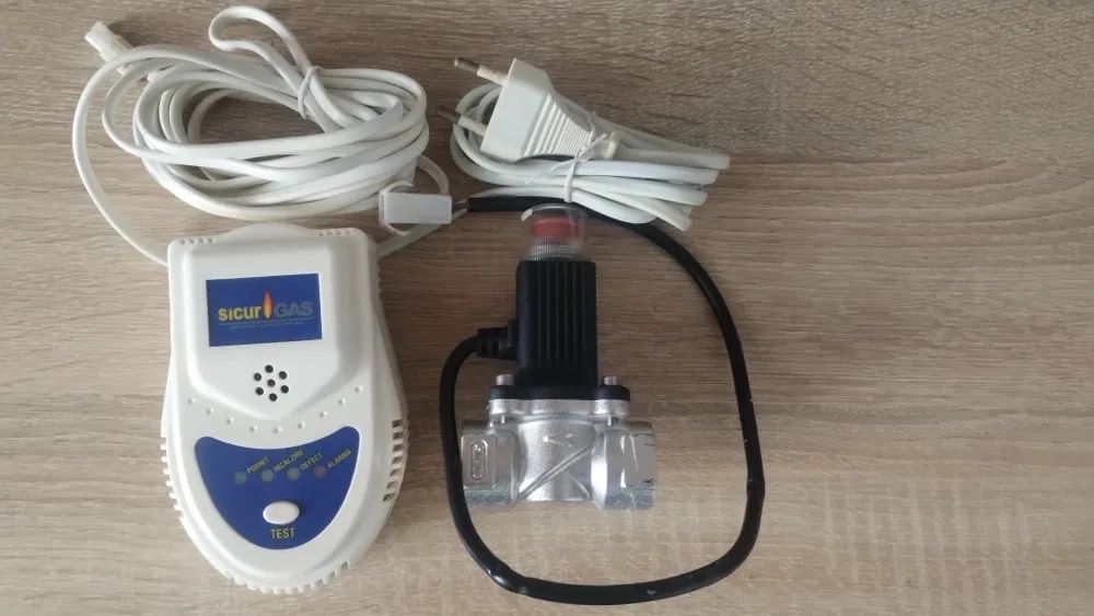 Două Bucăți, Kit detector de gaz cu electrovana gaz 1/2 Sicurgaz