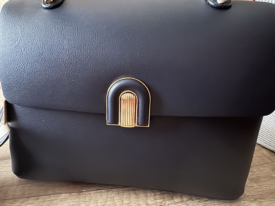 Тъмно синя малка чанта