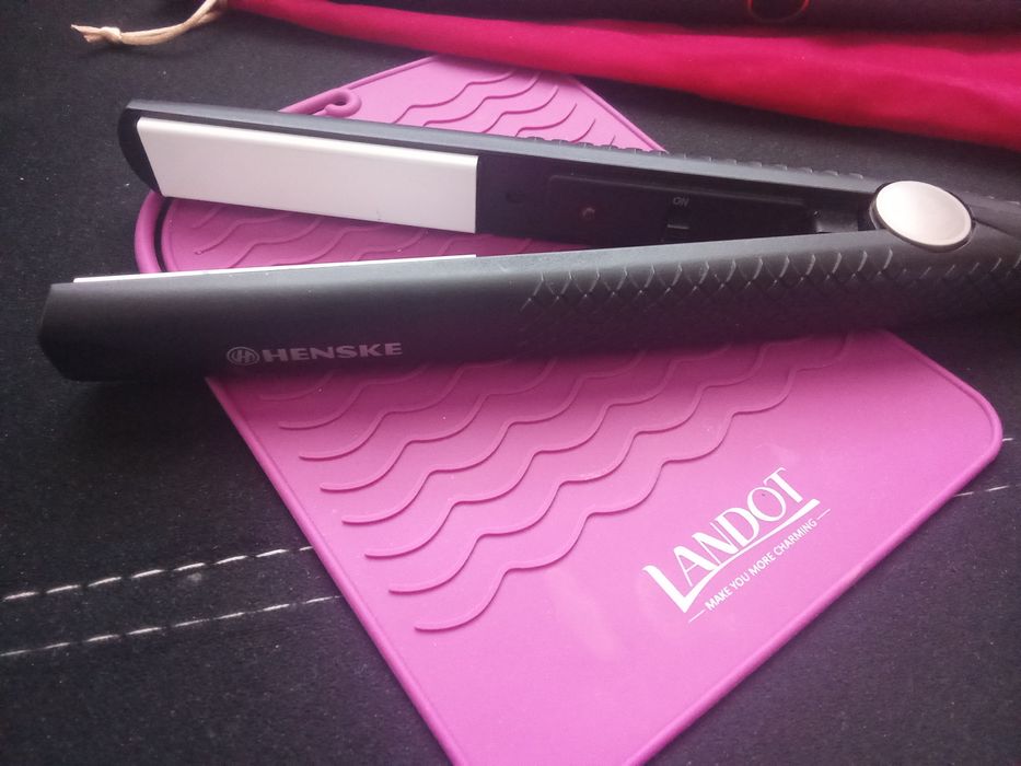 2 преси за коса едната е с опция за извиване на косата като къдрене