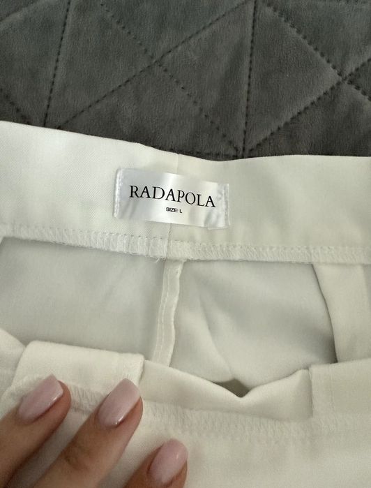 Бял костюм Radapola