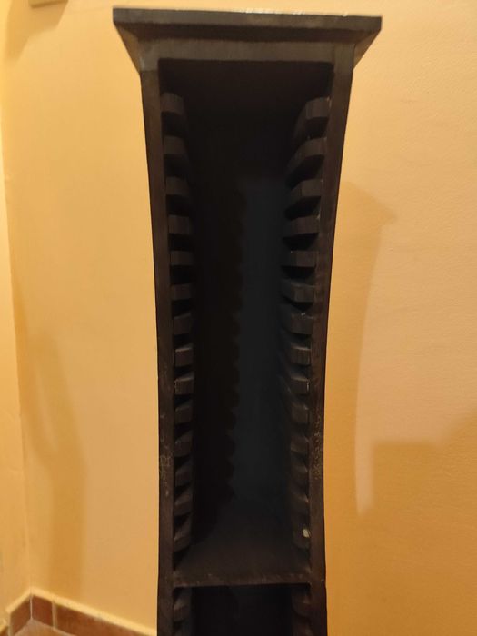 Оригинална, дървена стойка - поставка за дискове