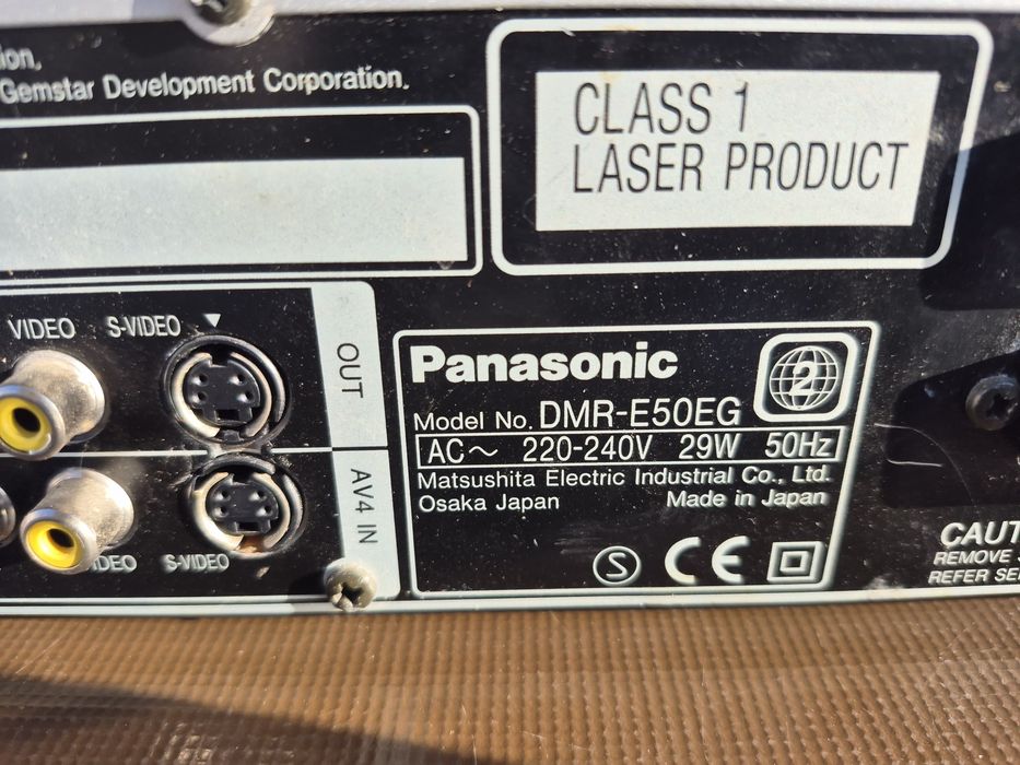 Vând DVD video Recorder marca Panasonic  model DMRE-50EG,made in japan