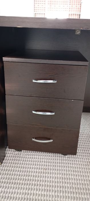 OFIS STOLlari sotiladi