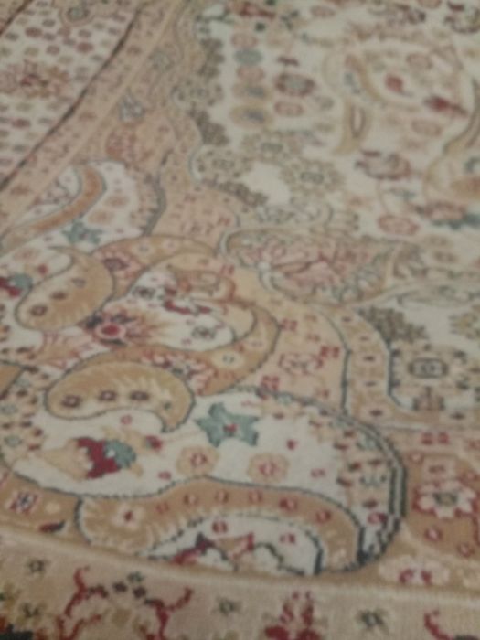 Продам недорого  ковер