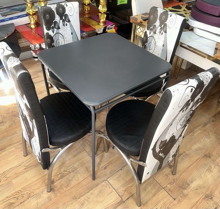 Маса и 4 стола  комплект