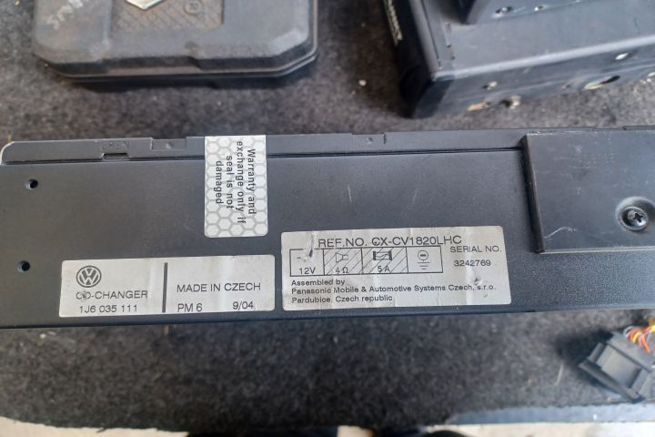 Magazie CD 1J6035111 Volkswagen VW Touareg generatia 1 7L