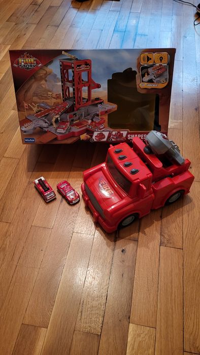 Пожарна кола трансформираща станция