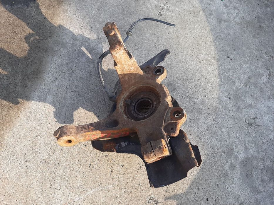 fuzeta stanga fata 1.3 d multijet  fiat grande punto 199