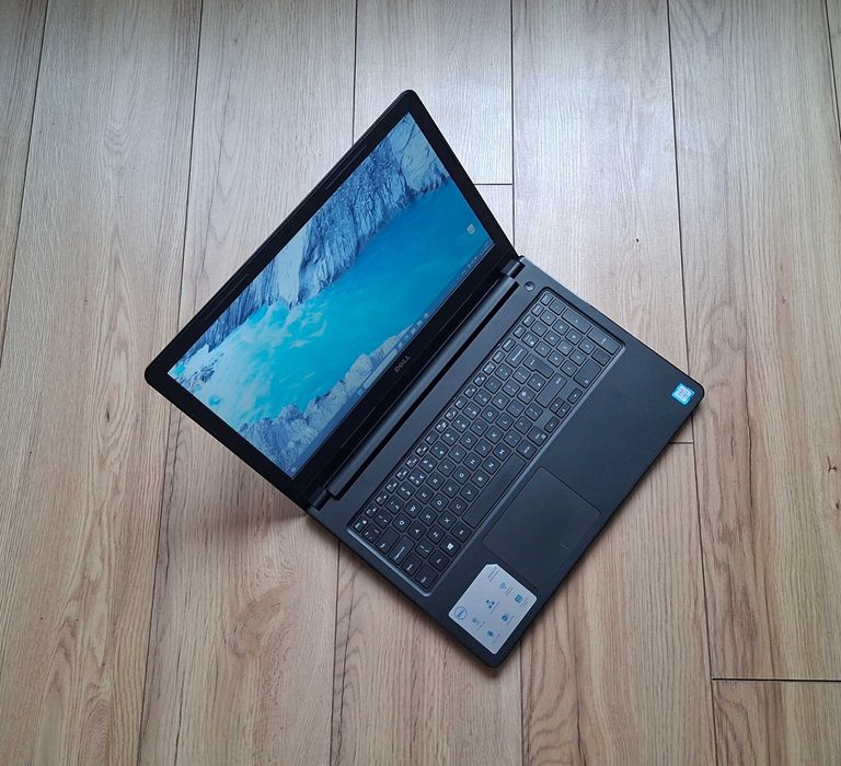 15.6' Dell Vostro Intel Core i3-6100u/8GB DDR4/256GB SSD/Intel HD 520