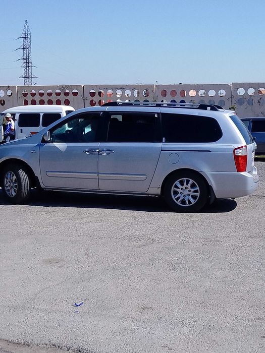 KIA Carnival sotiladi