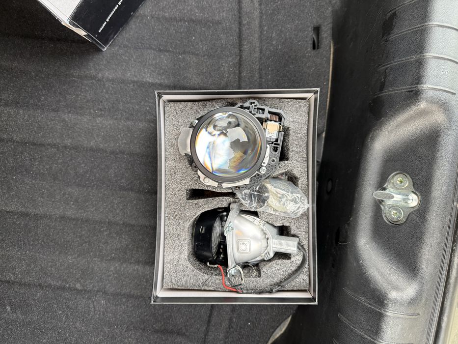 Линзы фар на Hyundai Elantra 2022 Elegance