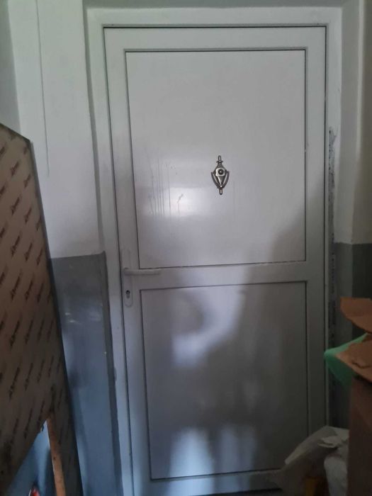 Apartament spatios 4 camere de vanzare 65 000 euro ( negociabil)