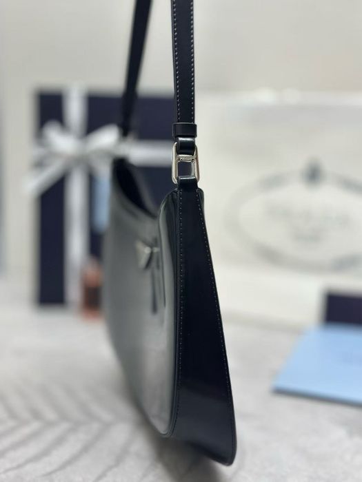 Сумка Prada Cleo medium