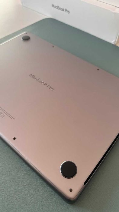 MacBook Pro 14" 2021 — M1 Max — 32GB RAM — 512GB SSD
