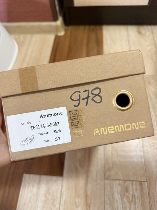Продам кеды из натуральной кожи Anemone