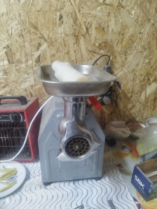 Продам хорошую мясорубку