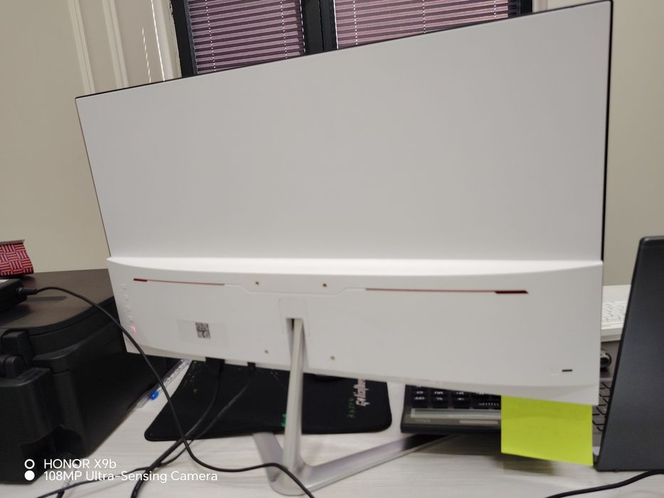 Monitor sotiladi arzon narxda