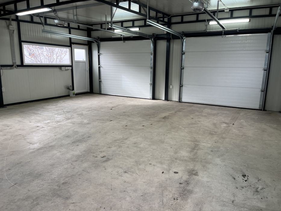 Vand spatiu comercial cu 3arii de teren