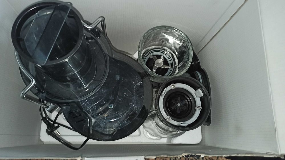 Кухонный комбайн, блендер, соковыжималка