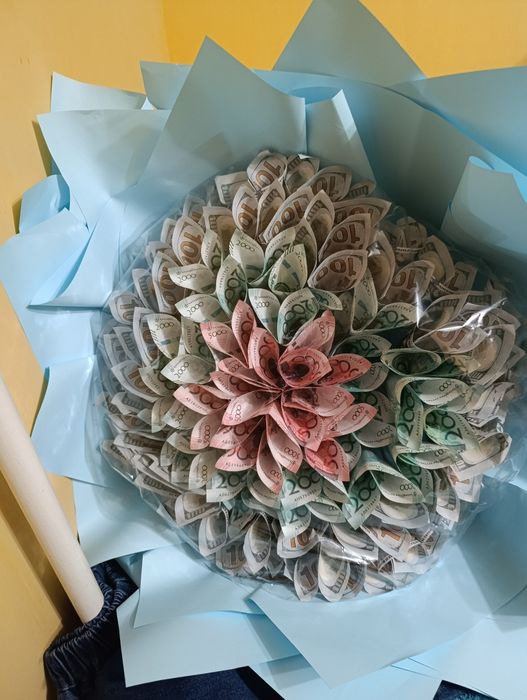 Букет сто тысяч .