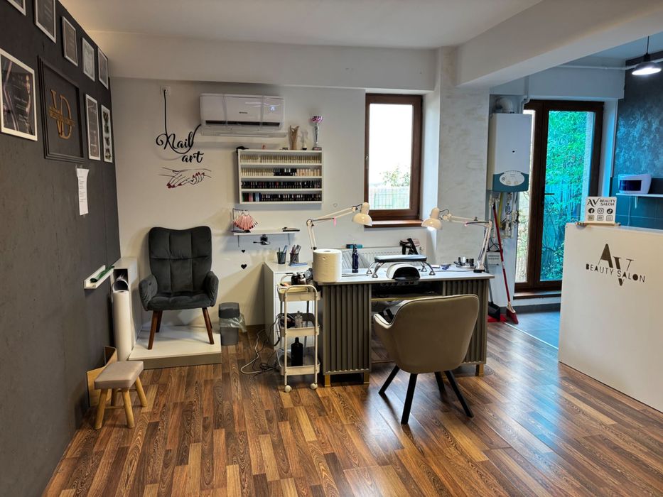 Se vinde complet utilat