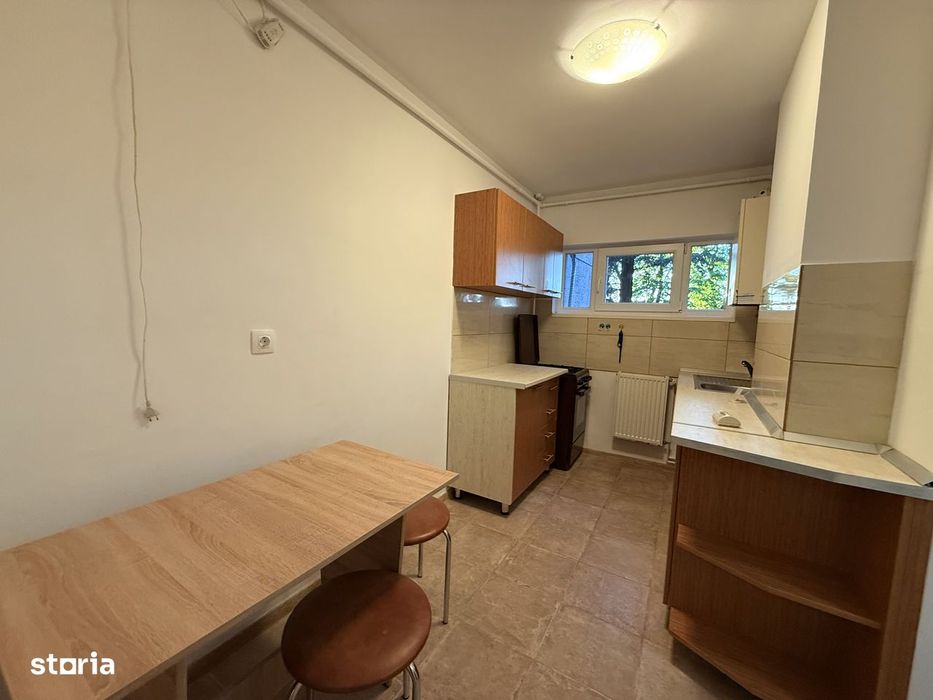Inchiriez apartament cu 2 camere, decomandat, la doar 5 minute de UMF