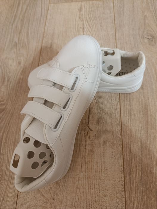 Продам кеды для девочек